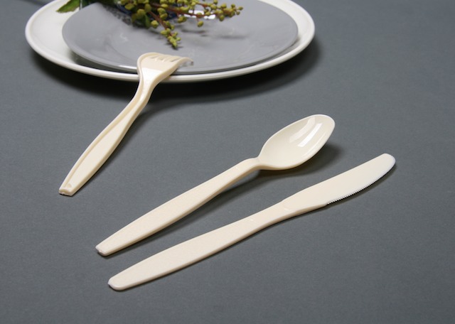 plastic (creamy)cutlery