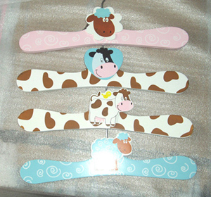 WOODEN KIDS HANGER