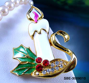 very charming  chrismas  brooches