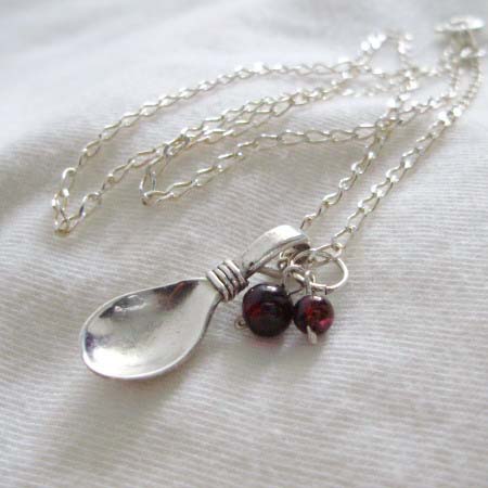 Silver spoon necklace (Garnet)