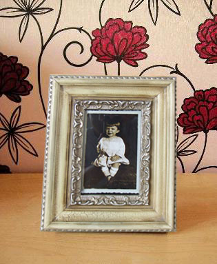Antique style photo/picture frame