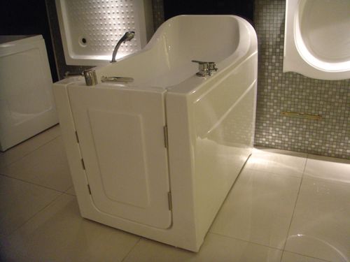 Walk-In Soaker Bath Tub in White 