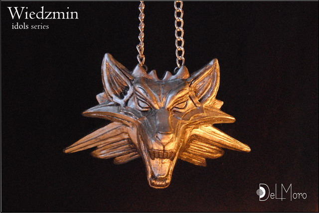 The wolf jewelry model