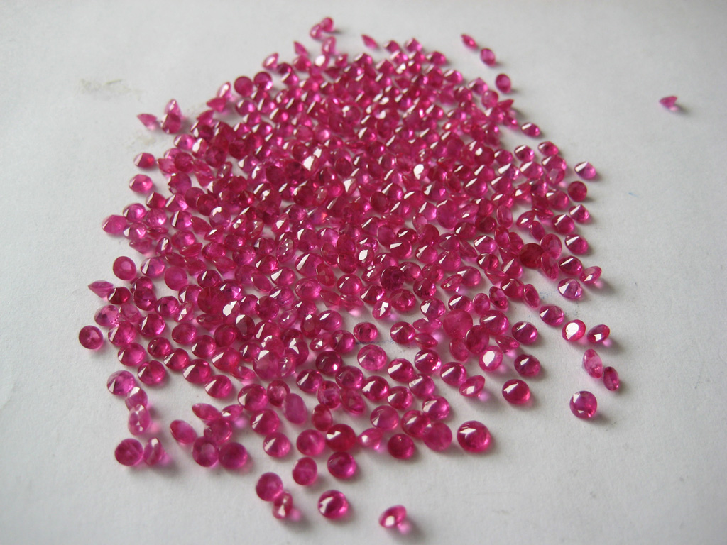 3, 000cts Ruby & Sapphire round and diamond cut (1mm to 4mm)