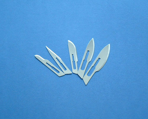 Disposable surgical blade