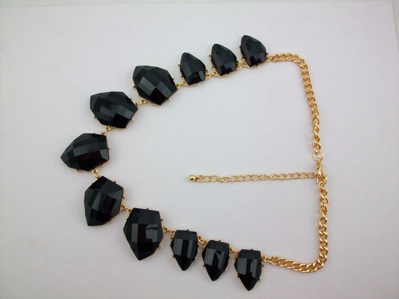 Faceted resin fashion neck jewelry