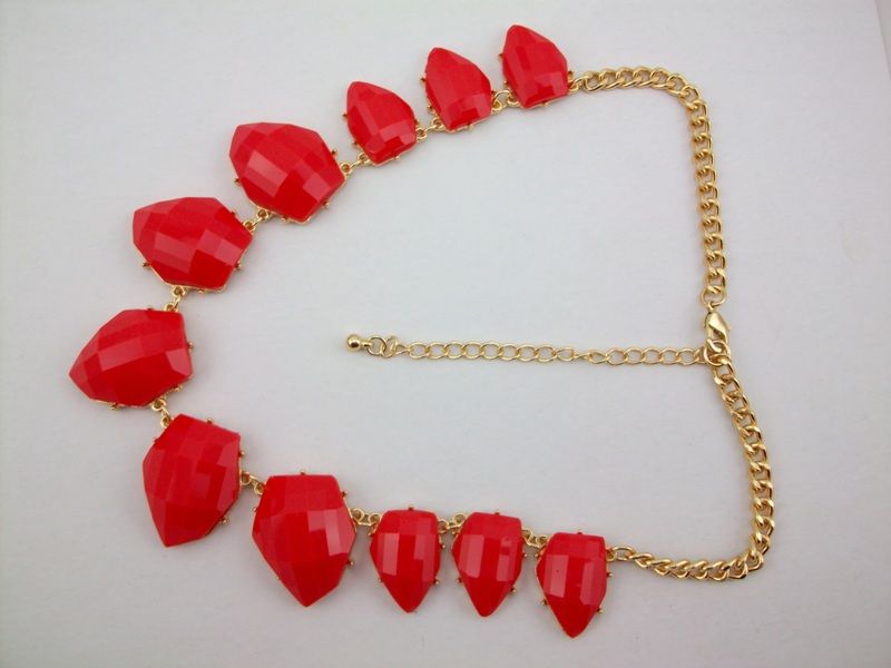 Faceted resin fashion neck jewelry 