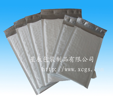 Co-extruded poly bubble mailer