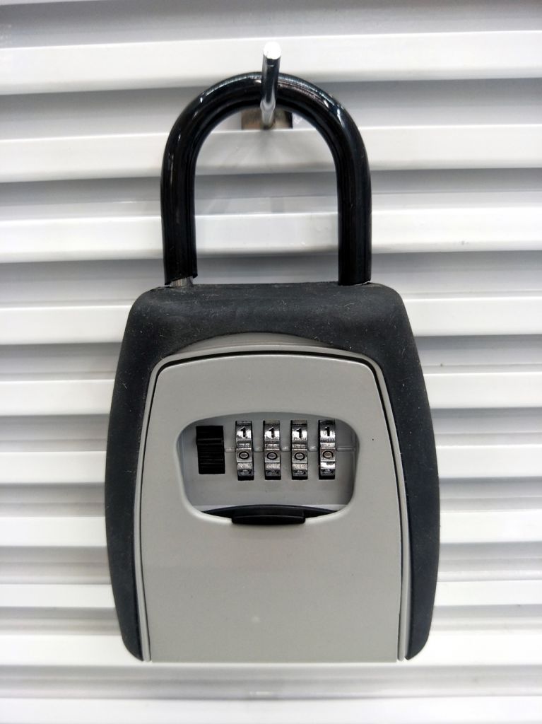 House Key Storage keeper Lock Box with 4 Digits Combination