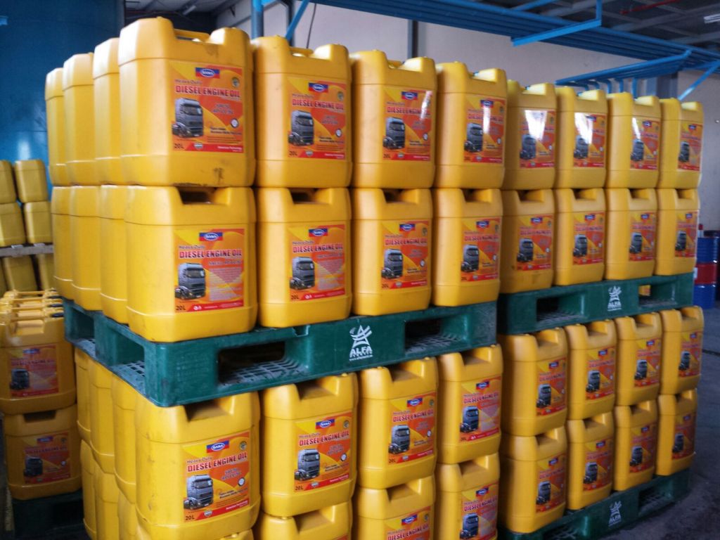 Anti wear Hydraulic Oil - 32, 46, 68- Made in UAE - for Saudi , qatar , oman , kuwait , bahrain