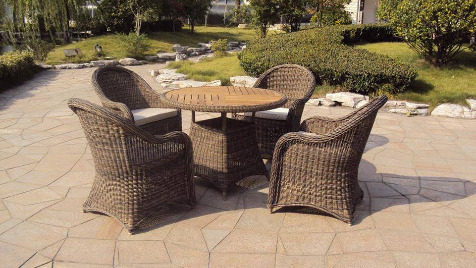 rattan table and chair