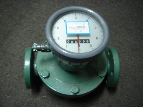Oval wheel flow meter