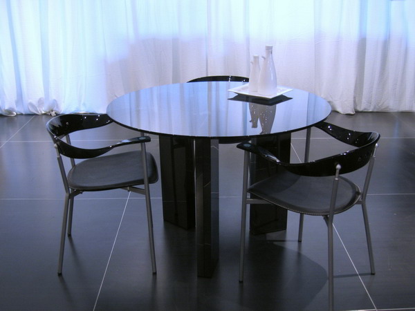 Tempered glass dining table