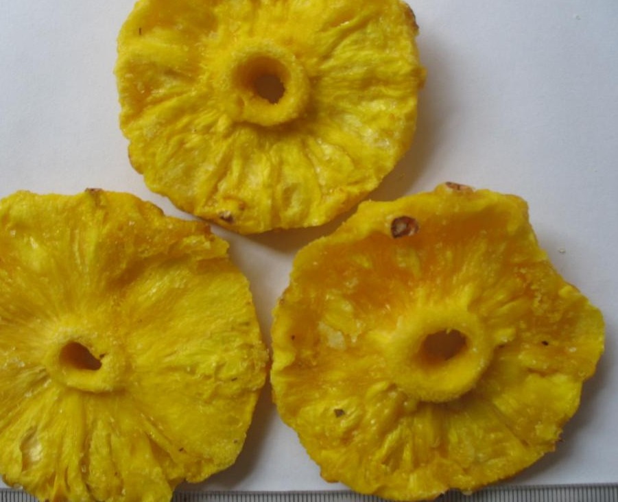 dried pineapple ring