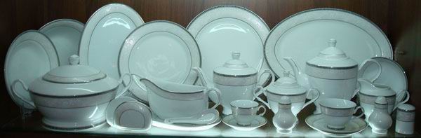 Pottery dinner set