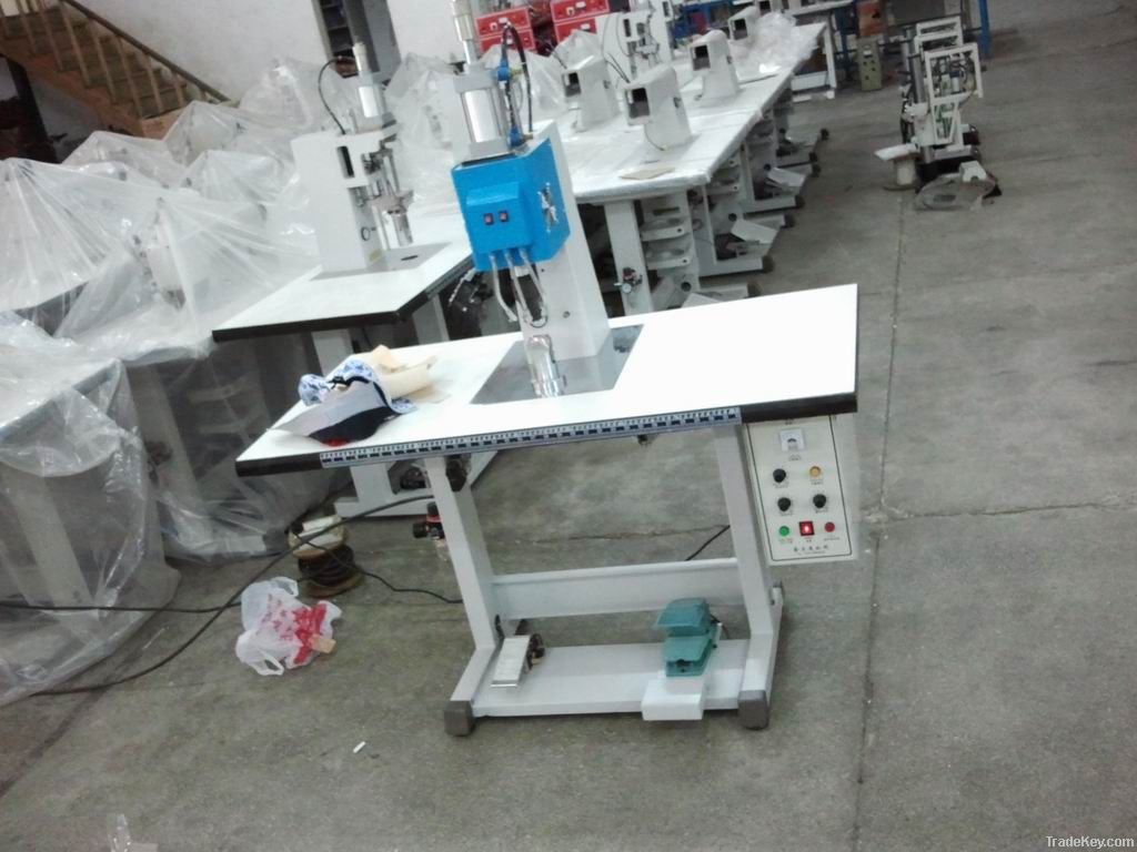 Ultrasonic Cuttiing Machine