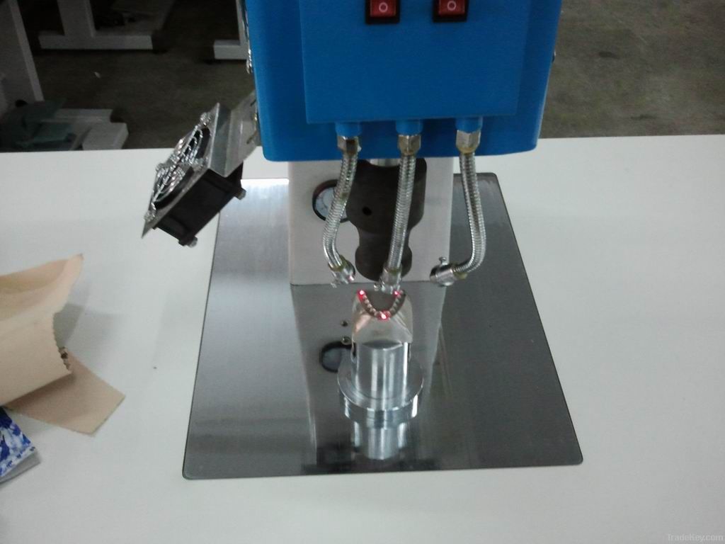 Ultrasonic Cuttiing Machine