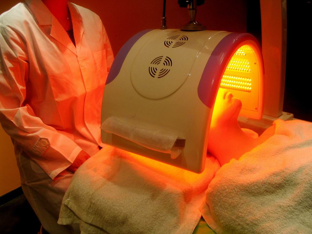 PDT skin rejuvenation system (LED light device)