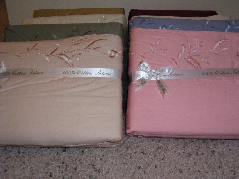 EMBROYDERD BED SHEETS 100% COTTON 300 TC