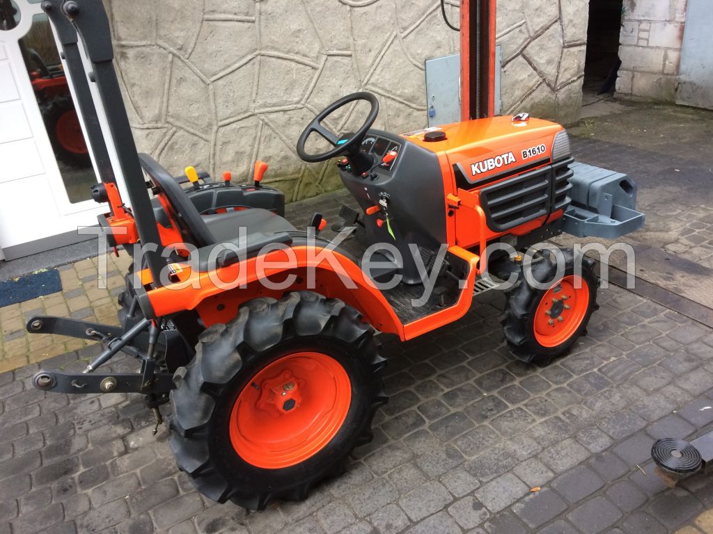 Kubota B1610 tractor