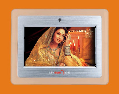 Digital photo frame