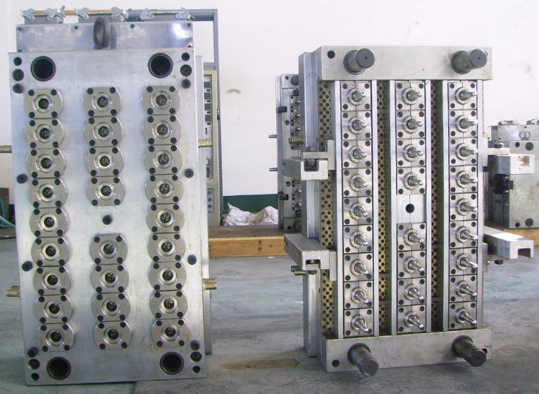 PET preform mould