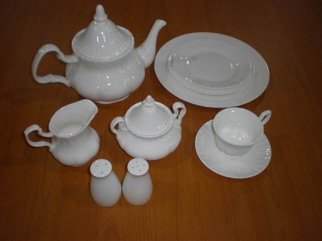 dinnerware set of 10