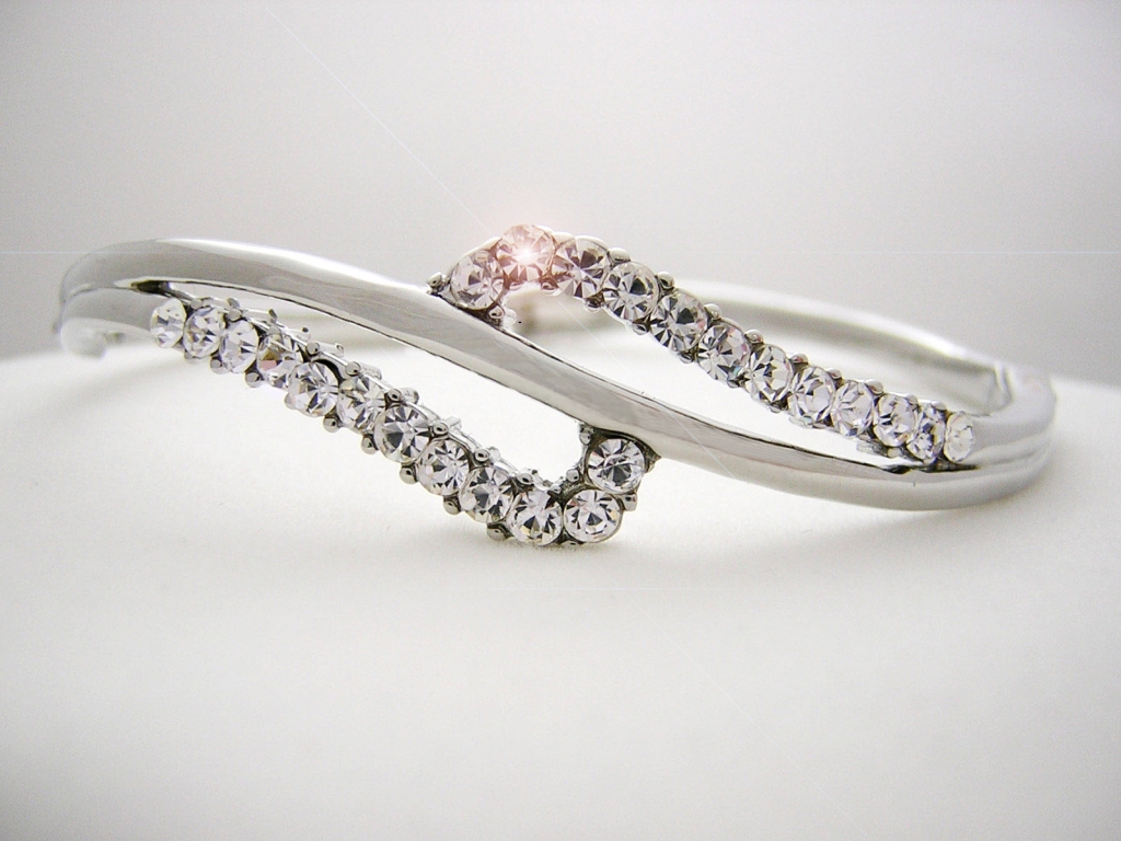 Diamond Oval shape bracelets (www jewelntoys com