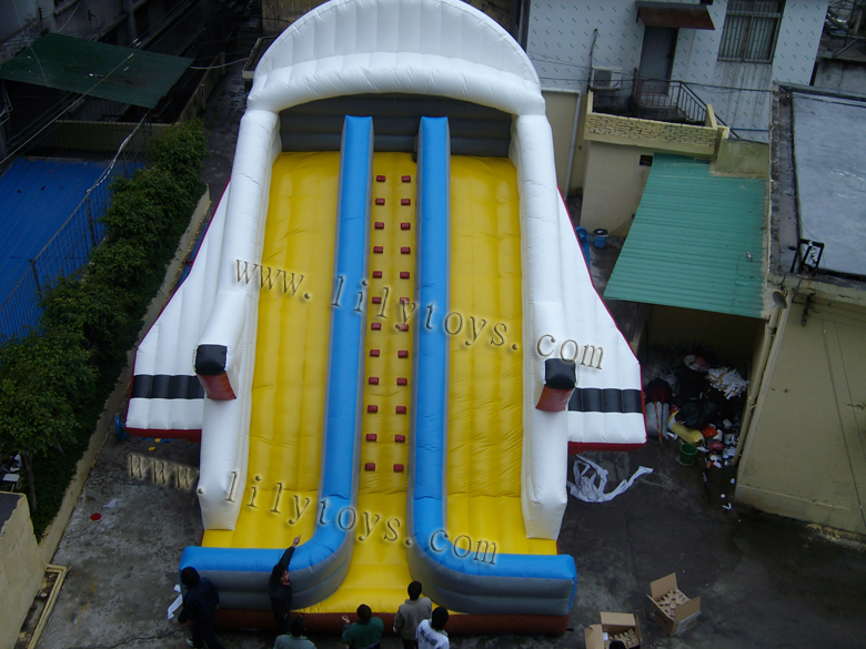 Inflatable wet slide