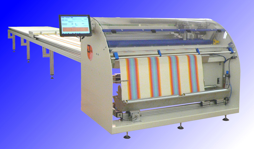 Ultrasonic cutting machine for technical textiles