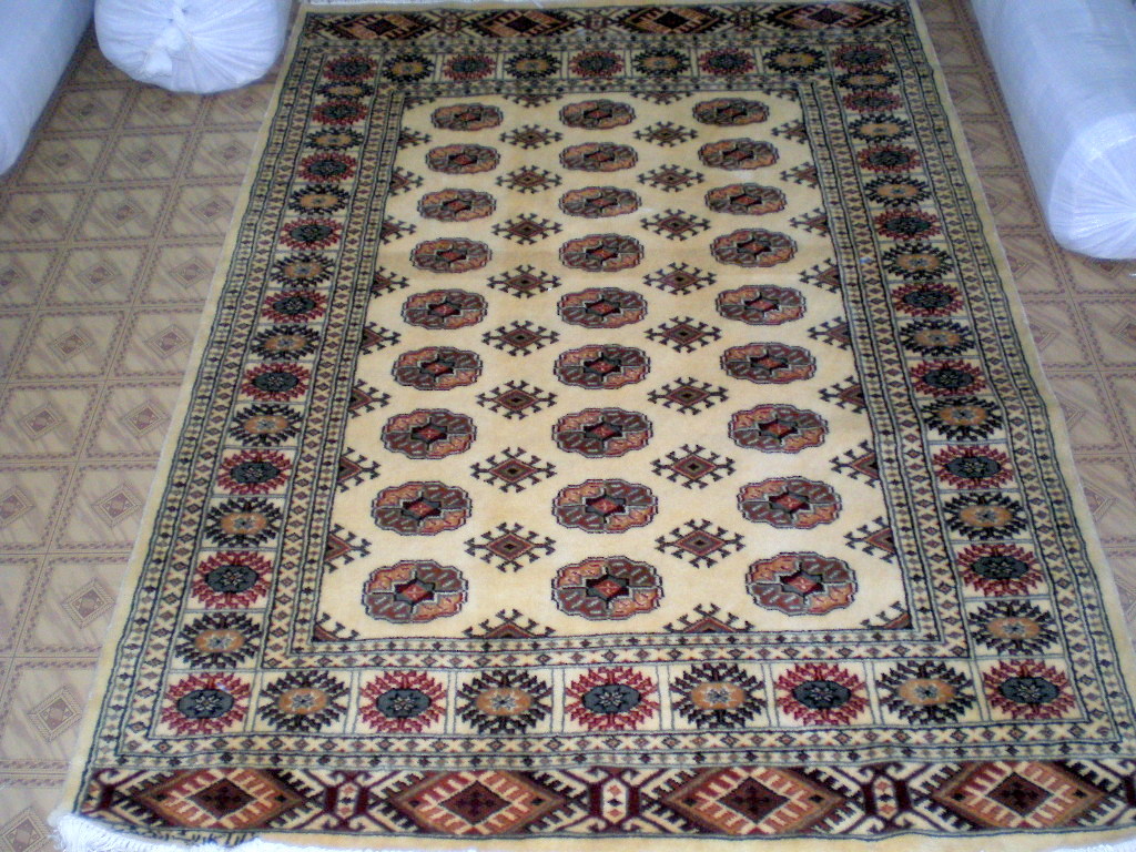 Hand knotted carpet