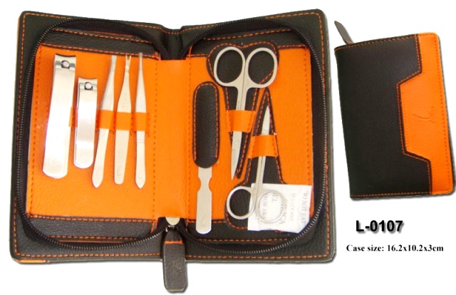 8 PCS S/S luxury manicure set with PU case.