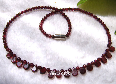 crystal necklace(Garnet )