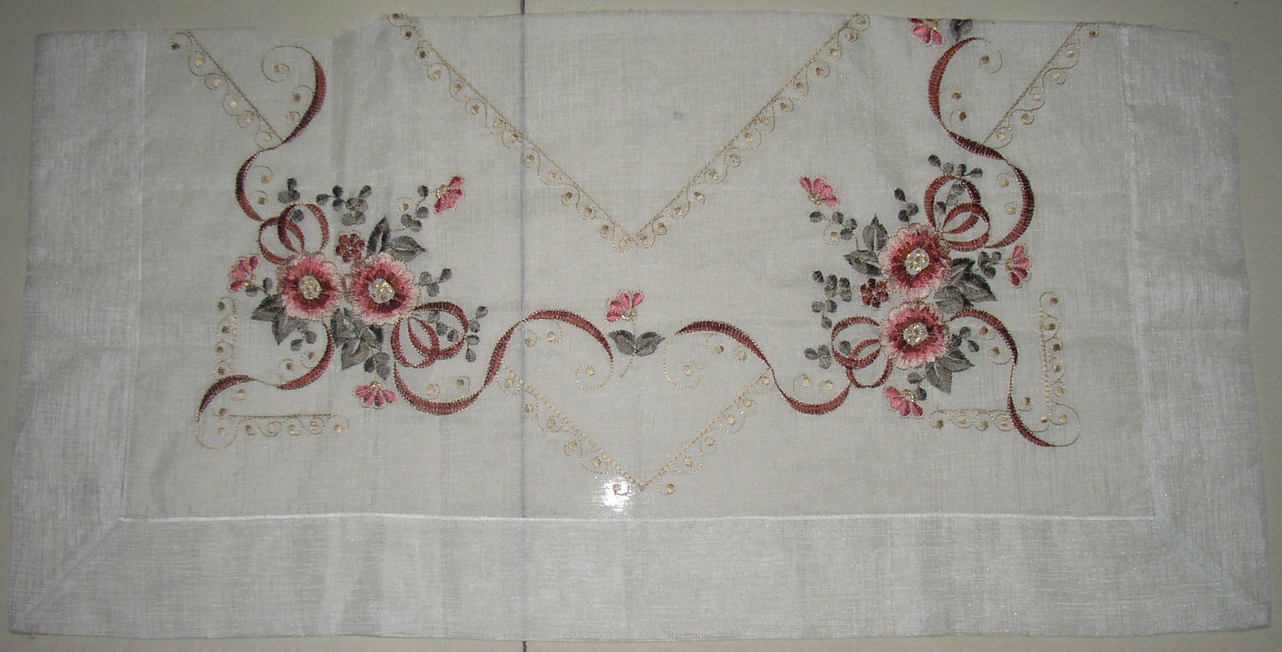 computeried machine emroidery tablecloth