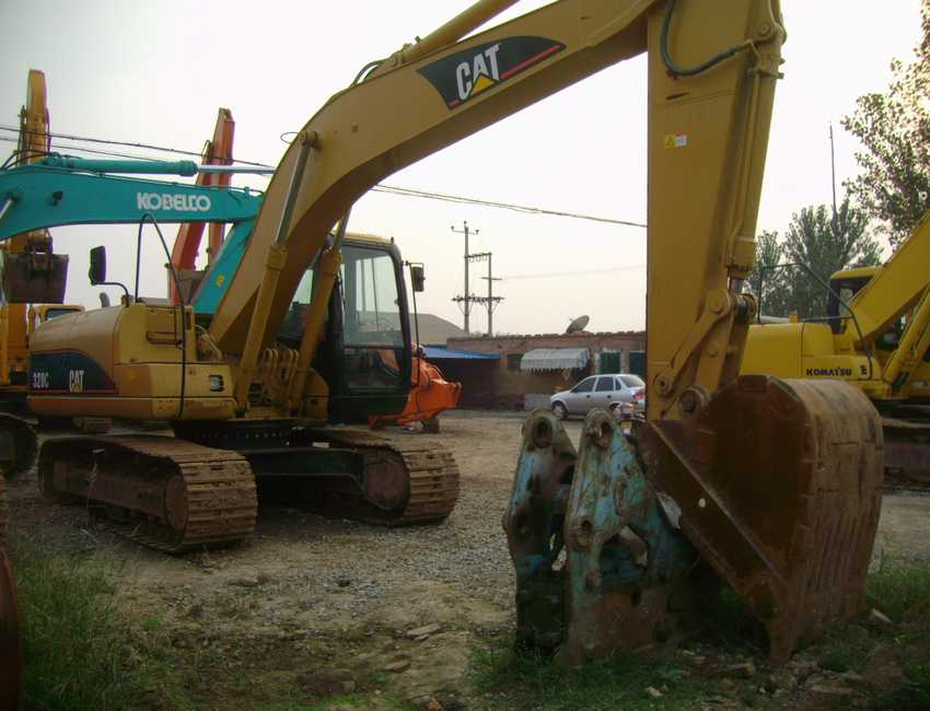 USED CAT320C