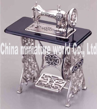 Miniature Antique Sewing Machine with Moving Needle