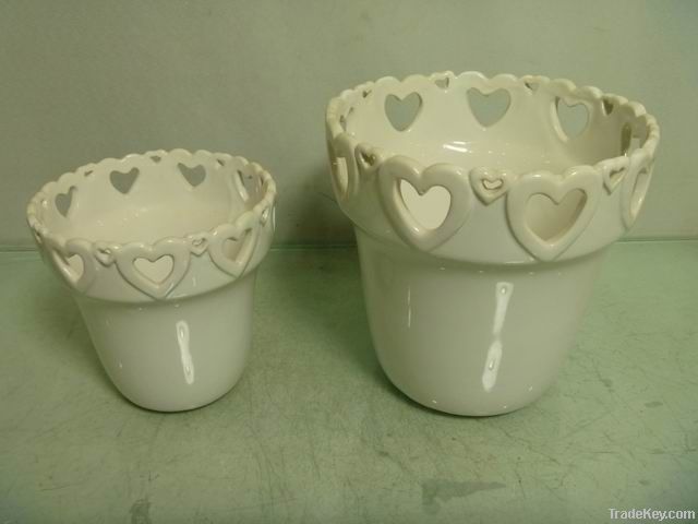 Ceramic flower pot