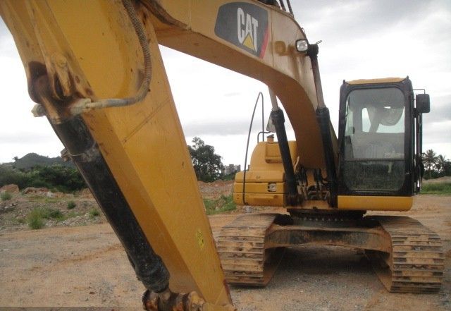 330D used caterpillarr track excavator