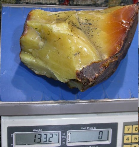 BIG amber stone 1332 gram