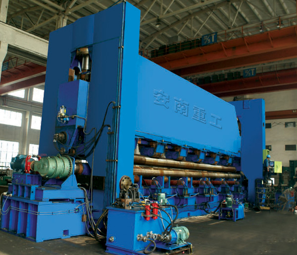 Plate bending machine for ship building industry