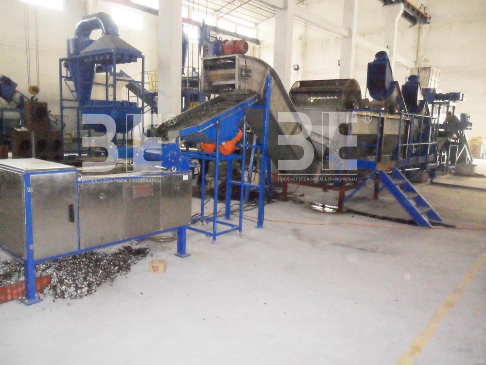 Metal recycling machine