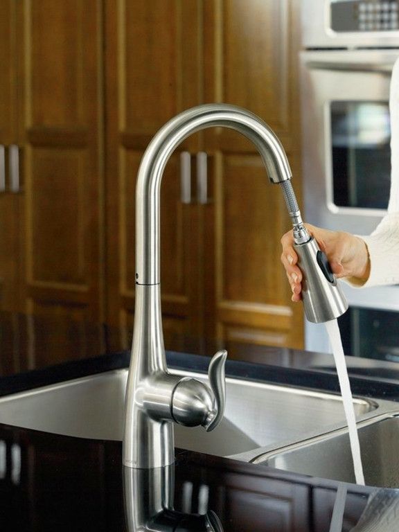 Single Handle Kitchen Faucet with Reflex Pullout Spray
