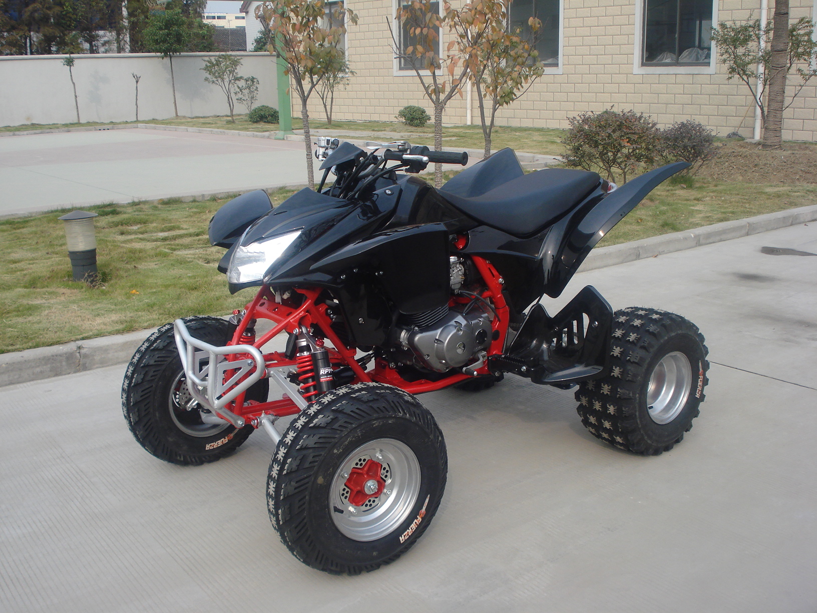 Sports ATV with 400cc engine and 3 adjustment independent suspensiions