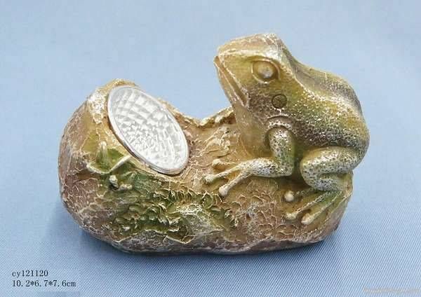 resin frog with solar light decoration