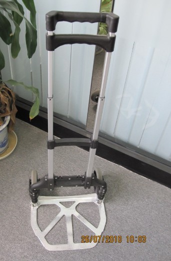 Folding hand truck