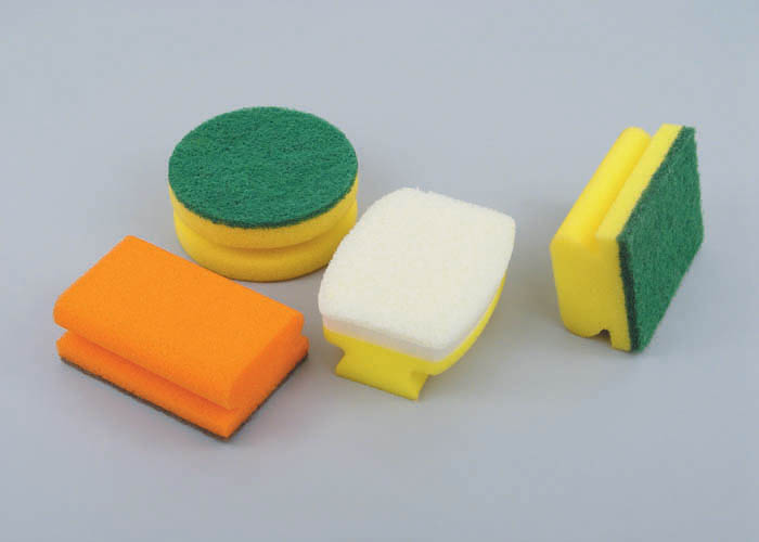 Scouring sponge with grip