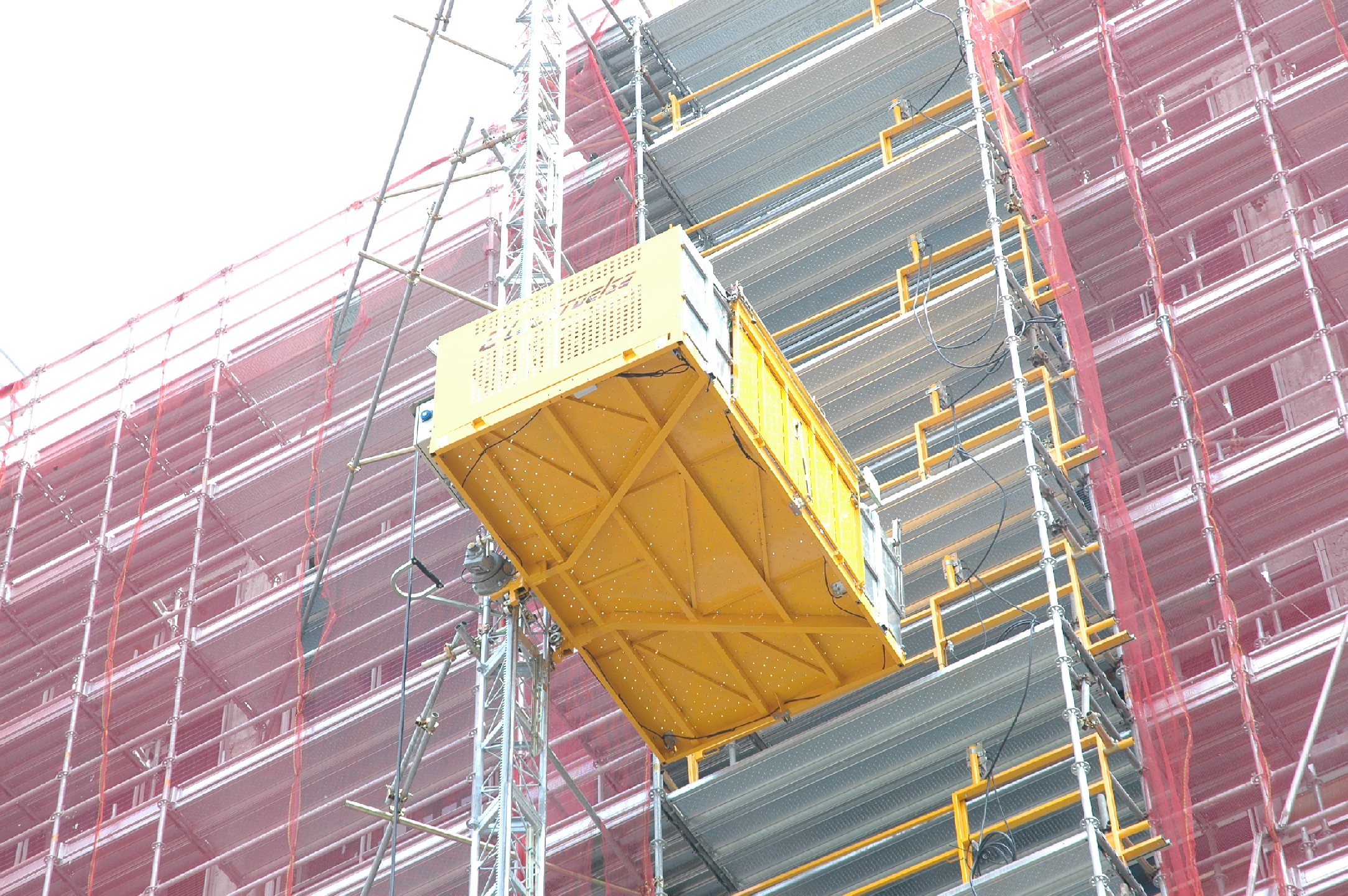 Construction hoist and platformes max 300 m h.