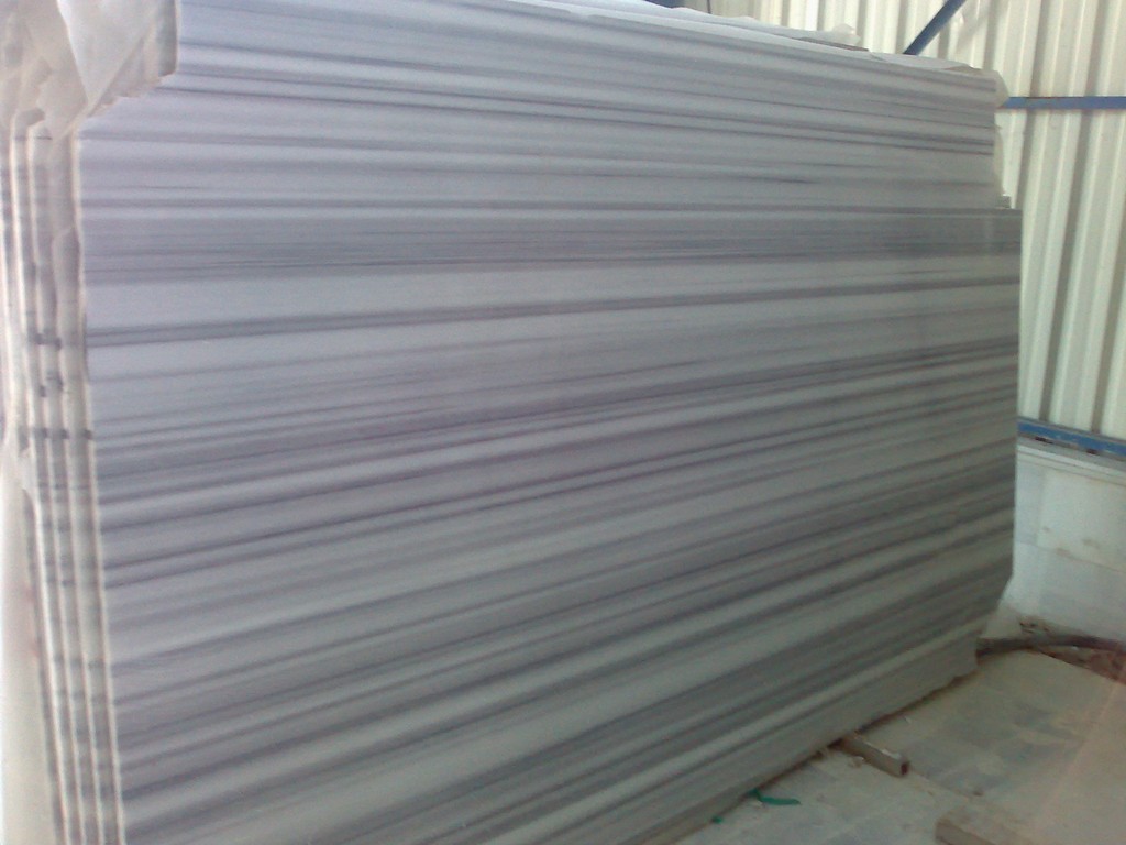 Slabs of Marmara marble with lines