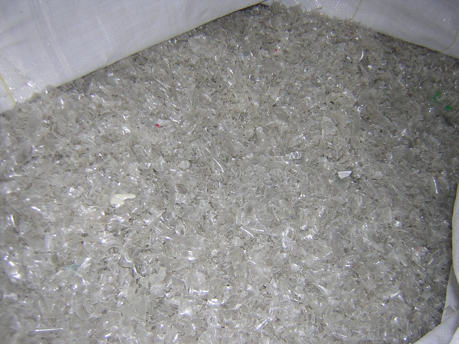Clear PET flakes