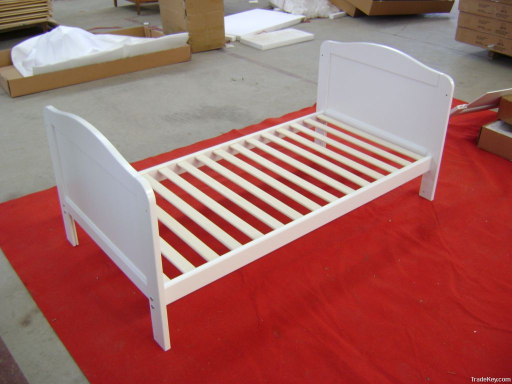 Brittany cot bed